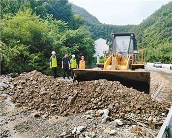 降雨致108國道 周至山區(qū)段多處塌方
